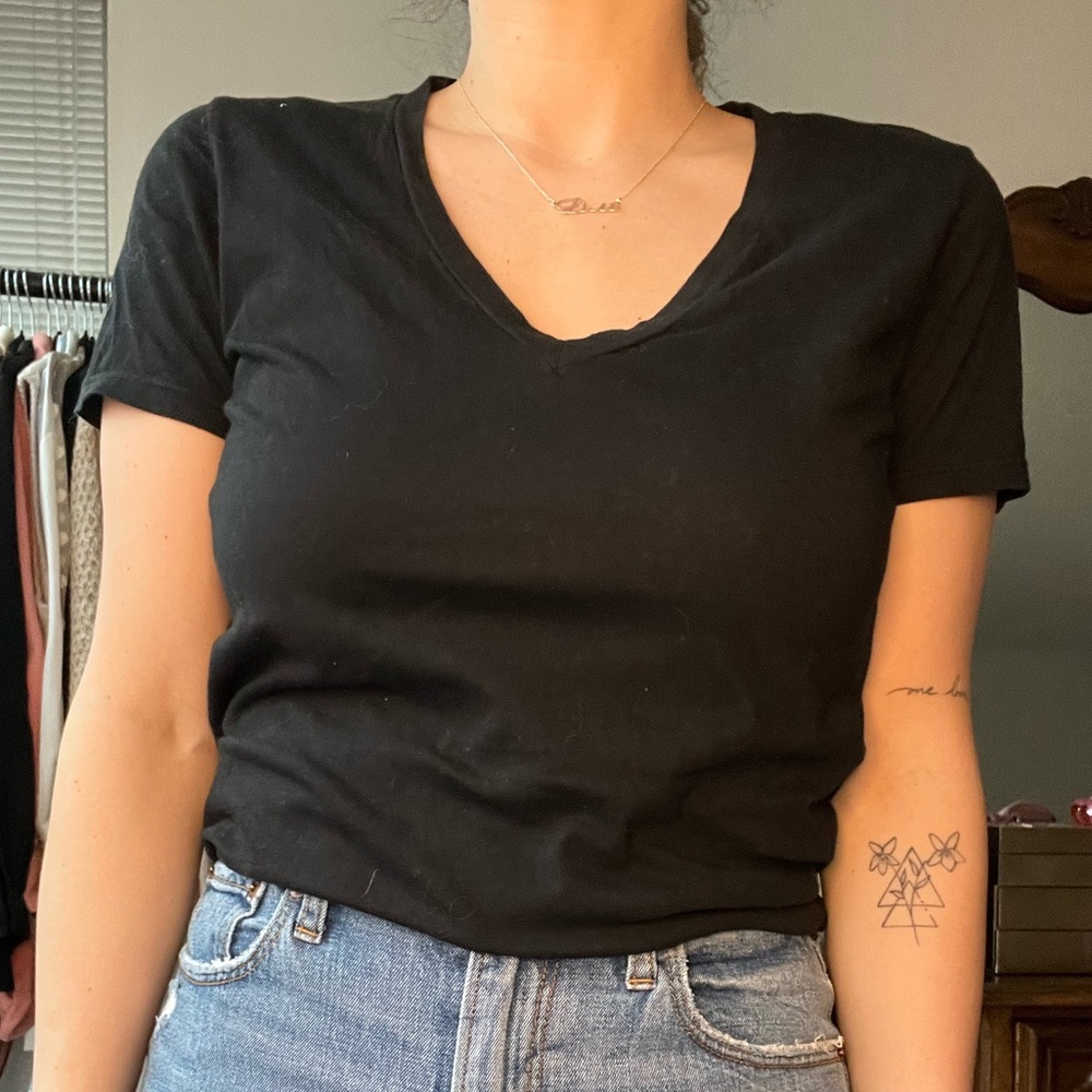 Everlane | v-neck tee